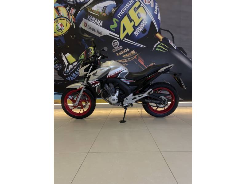 HONDA - CB 250F TWISTER - 2021/2021 - Prata - R$ 20.900,00