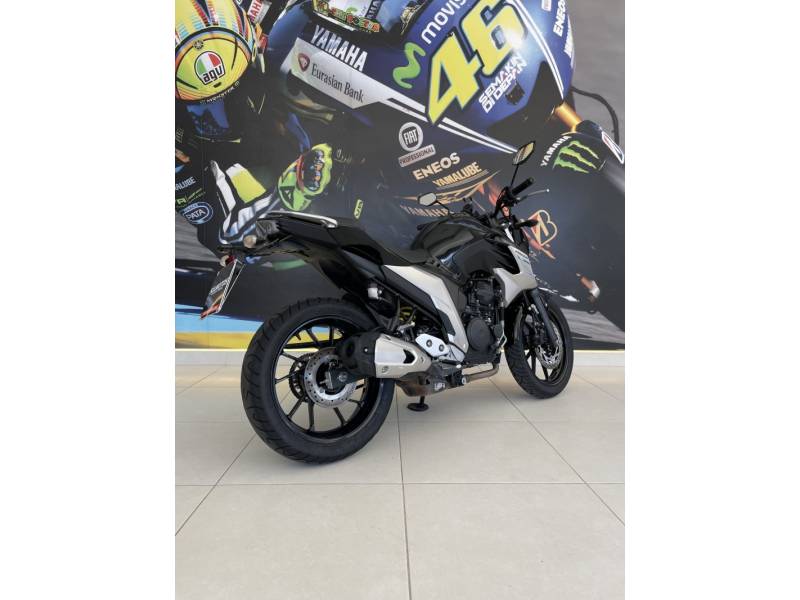 YAMAHA - FAZER - 2020/2021 - Preta - R$ 20.900,00